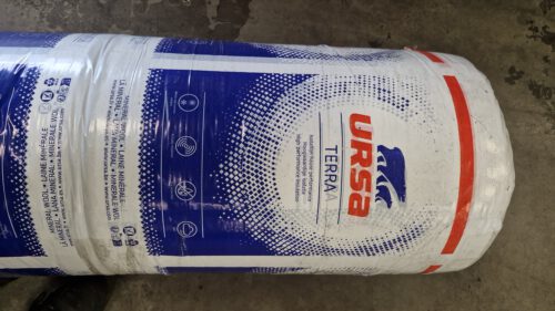Glaswol rol 100mm dik met 1 zijdig alukraft RC 2.5 afmeting 800x60cm (4.80m2 per rol) met spijkerflens