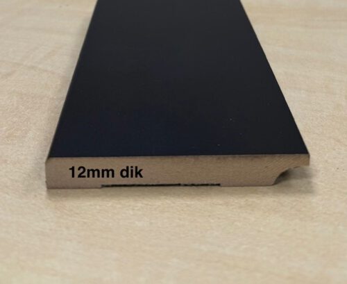 MDF plinten lengte 488cm zwart afgelakt ral 9005 vochtwerend